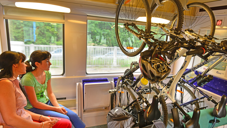 Trains : France : transport de vélos Emplacement-velo-train-SNCF