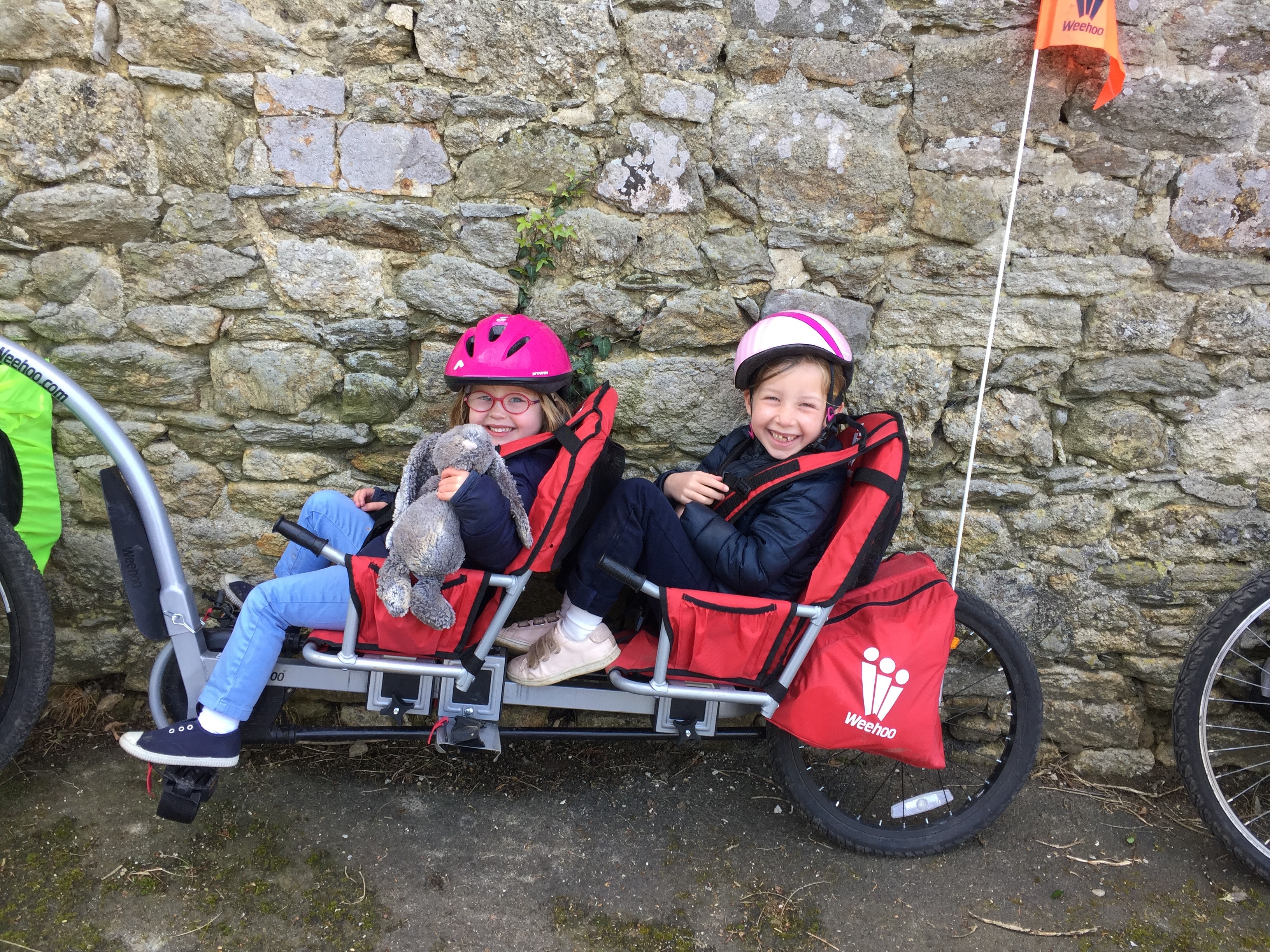 Remorque Weehoo pour voyager à vélo avec ses 2 enfants