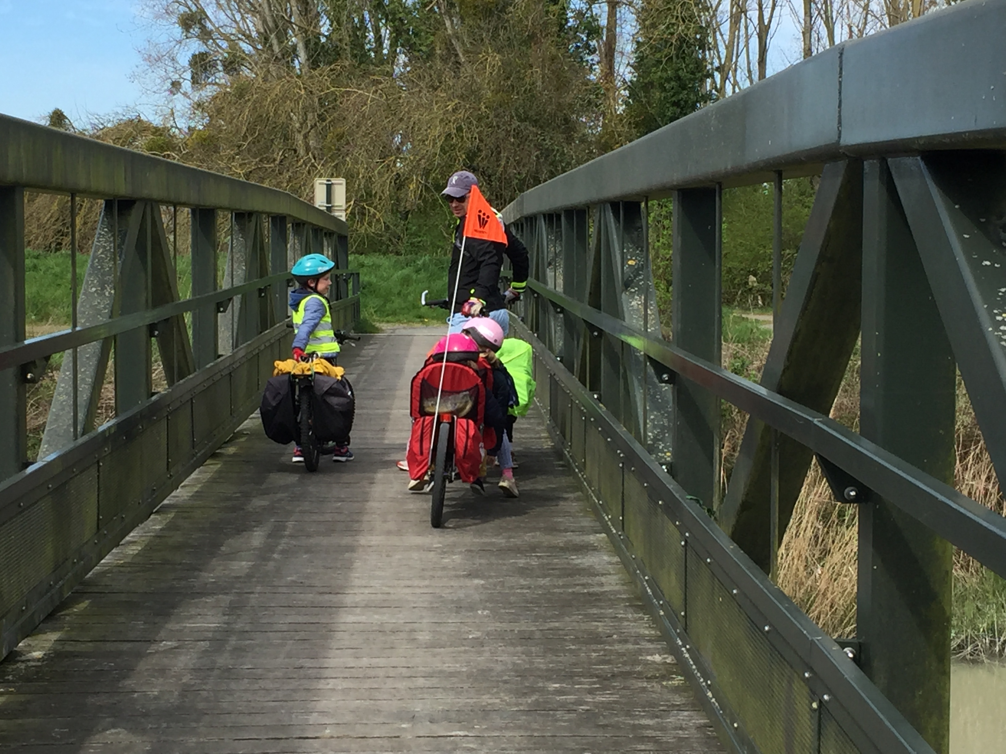 Famille sur la VéloMaritime - EuroVelo 4