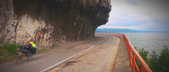 Isabelle sur l'Eurovélo 6 en vélo couché