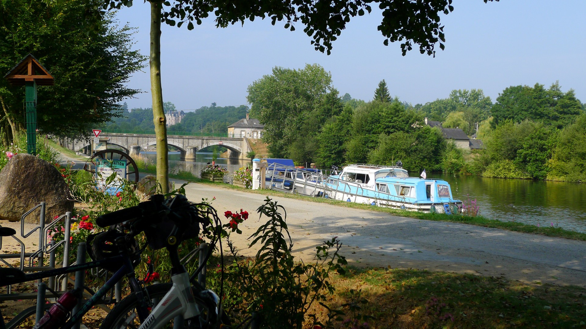 Le long de la Mayenne - vélo et bateau