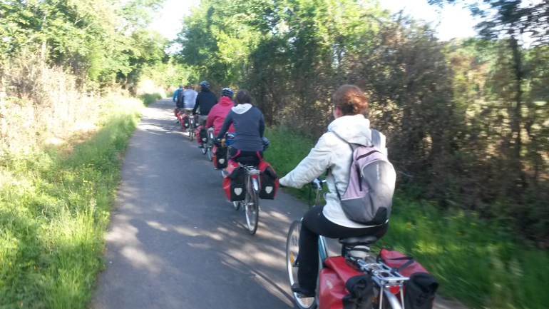 Voie verte à vélo entre amis