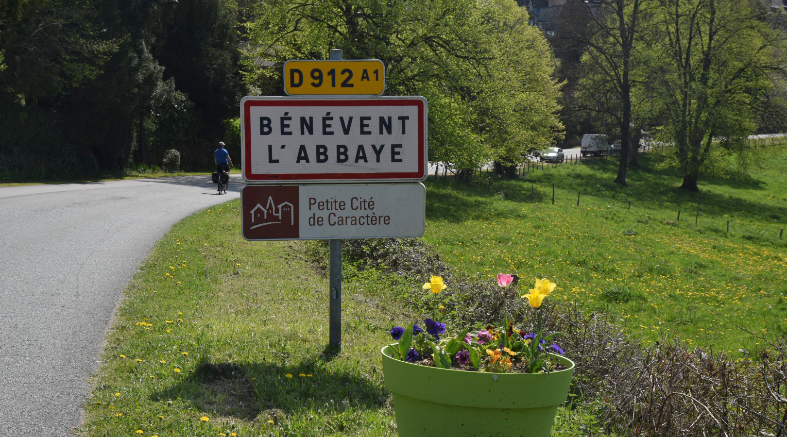 Arrivée sur Bénévent-l'Abbaye