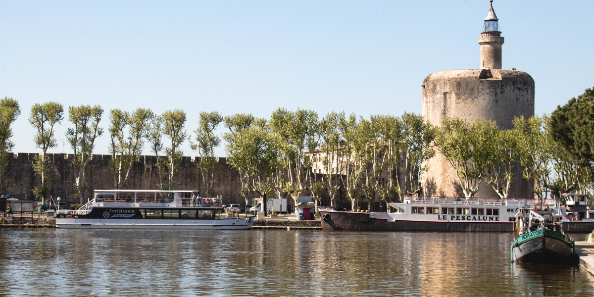 Rempart d'Aigues-Mortes sur l'EuroVelo 8 - Un Monde à Vélo