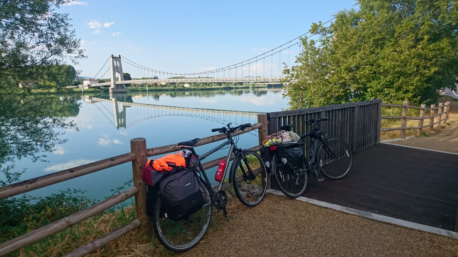 Vélos au bord du Rhône sur ViaRhôna