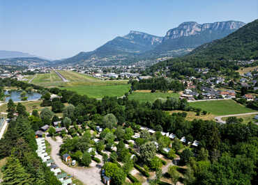 Photo aérienne du Family's Camping Le Savoy à Challes les Eaux