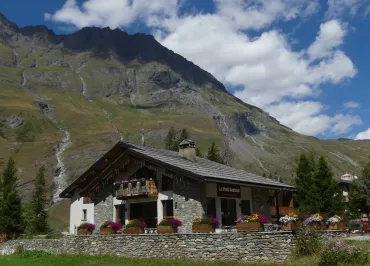 Vue extérieure été du gite d'étape le Petit Bonheur
