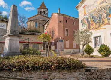 Meyras - fresque de la Saint Blaise et église ©sourcesetvolcans