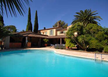 Gîtes avec piscine à La Londe les Maures