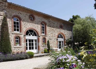 Les calèches Gîte Rieussequel Saint Amans Soult