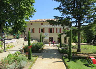 Office de Tourisme de Pernes-les-Fontaines | Porte du Ventoux Tourisme