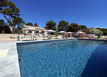 Location de gîtes avec piscine à La Londe les Maures