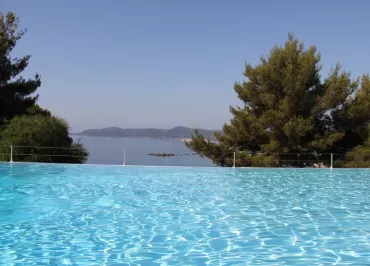 Piscine face à la mer
