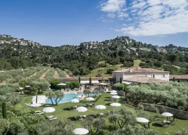 Paysage autour du Mas de L'Oulivié aux baux de Provence