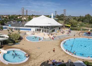 Vue aérienne du centre aquatique de Châtelaillon-Plage