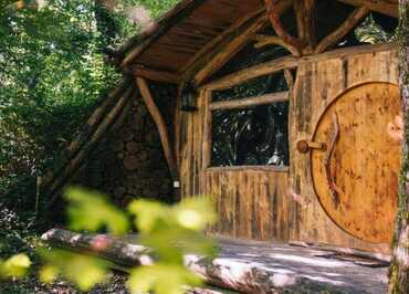 La maison de hobbit - Colline de boutiès