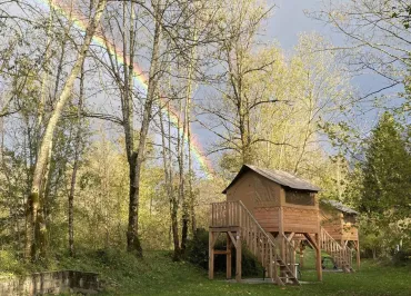 Cabanes sur pilotis du camping l'Arc en Ciel