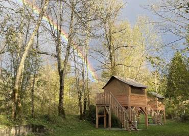Cabanes sur pilotis du camping l'Arc en Ciel