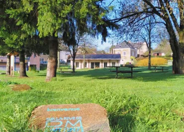 Sur la rive de pont miny