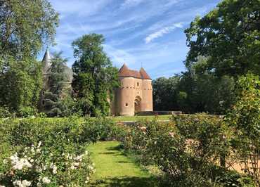 Château et jardins d'Ainay-le-Vieil