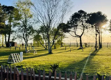 Aire naturelle de camping Les Grands Chênes et Les Ajoncs