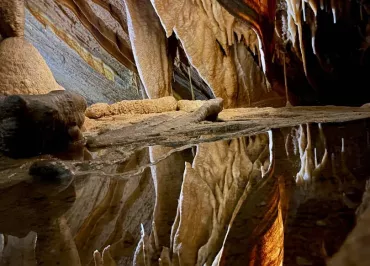 MUSEE DE LA SPELEOLOGIE DE LA GROTTE LA FILEUSE DE VERRE