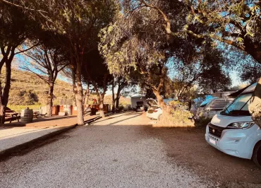 Pétanque, coin pique-nique et piscine - Camping le maurynate - J.Borrat