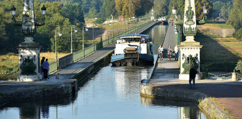 pont-canal-briare-loire-a-velo.jpg?h=4e4306f0&itok=g83UZMLT