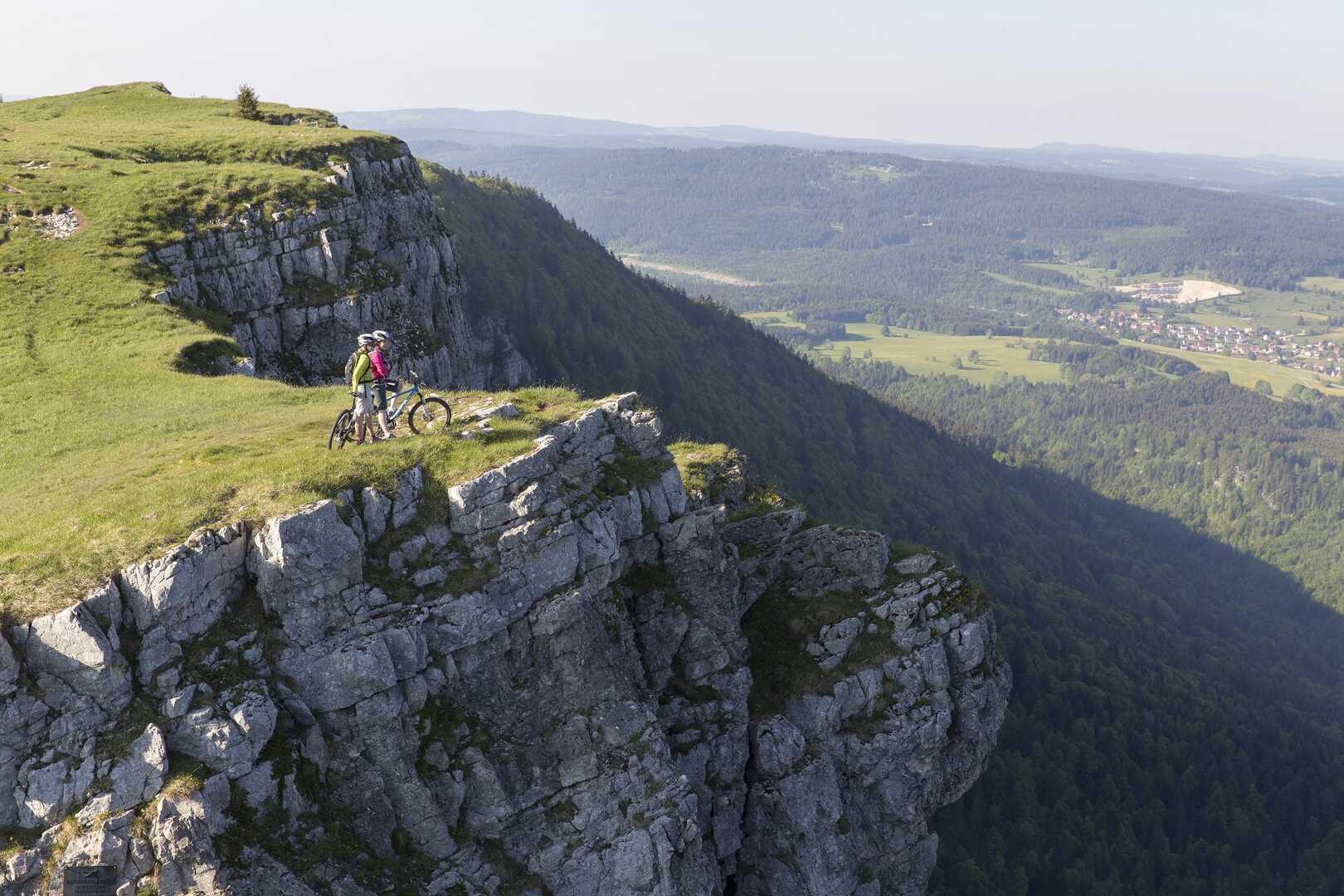Sommet Dans Le Jura En 4 Lettres