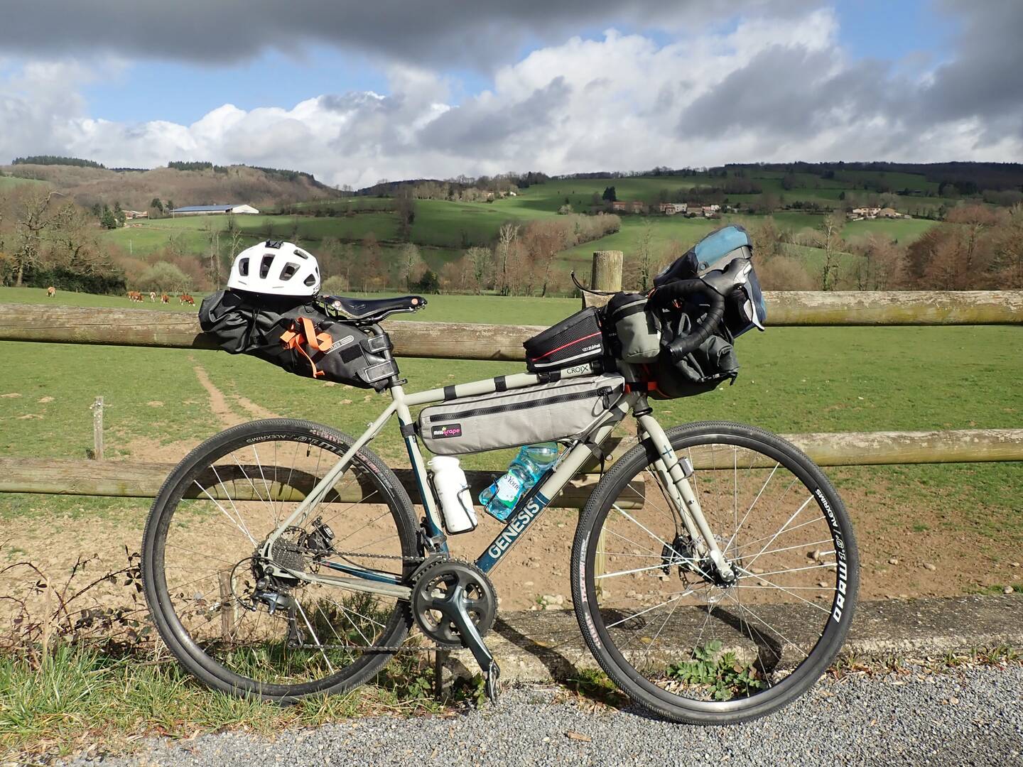 Installer un porte bagages vélo avant, arrière, avec ou sans oeillets