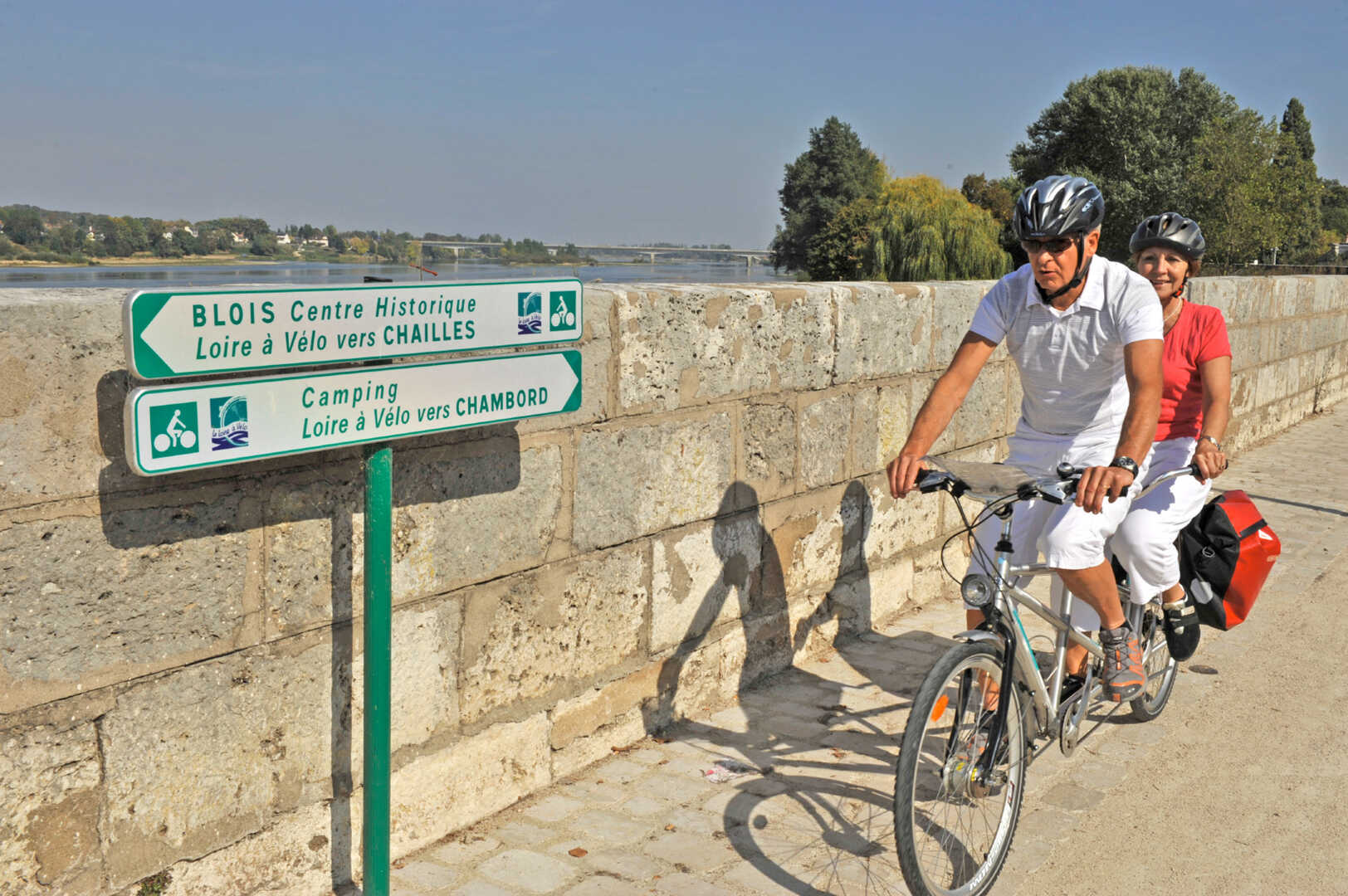 Itineraire De La Loire A Velo Muides Sur Loire Blois Et Le Pays Des Chateaux