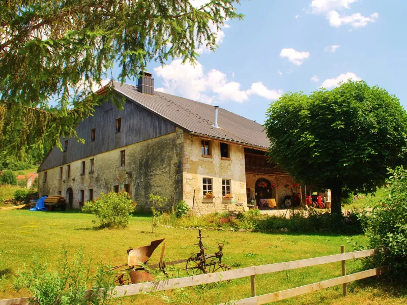 Ferme jurassienne sur la GTJ à VTT