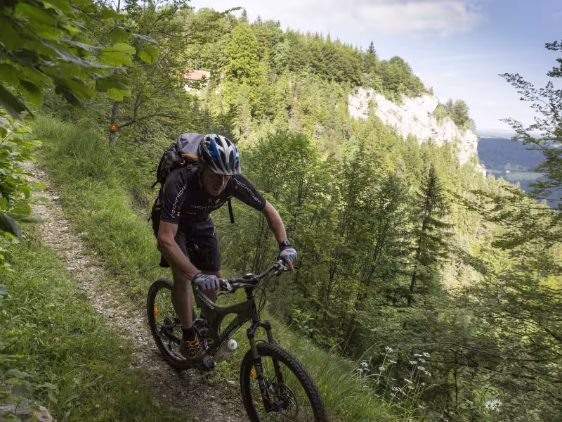 Descente sur La Cernée