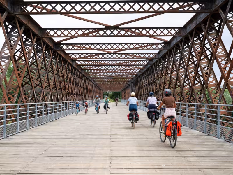 Pont aux abords d'Angers - La Vélo Francette