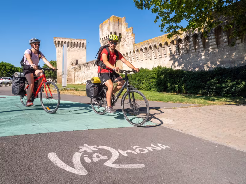 Devant les remparts à Avignon