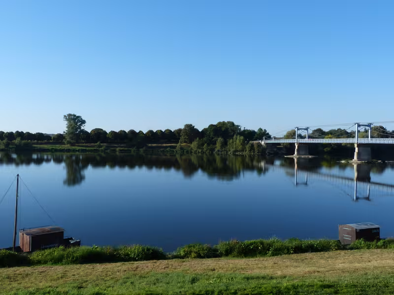 Châteauneuf-sur-Loire, son pont métallique sur la Loire