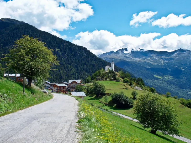 La Chapelle Saint-Michel en montant vers La Rosière
