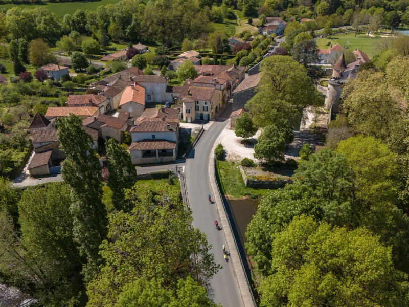 Cyclistes sur La Flow Vélo à Marthon