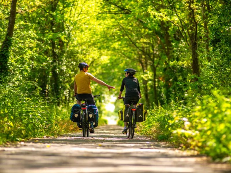 Cyclistes sur voie verte à La Flèche