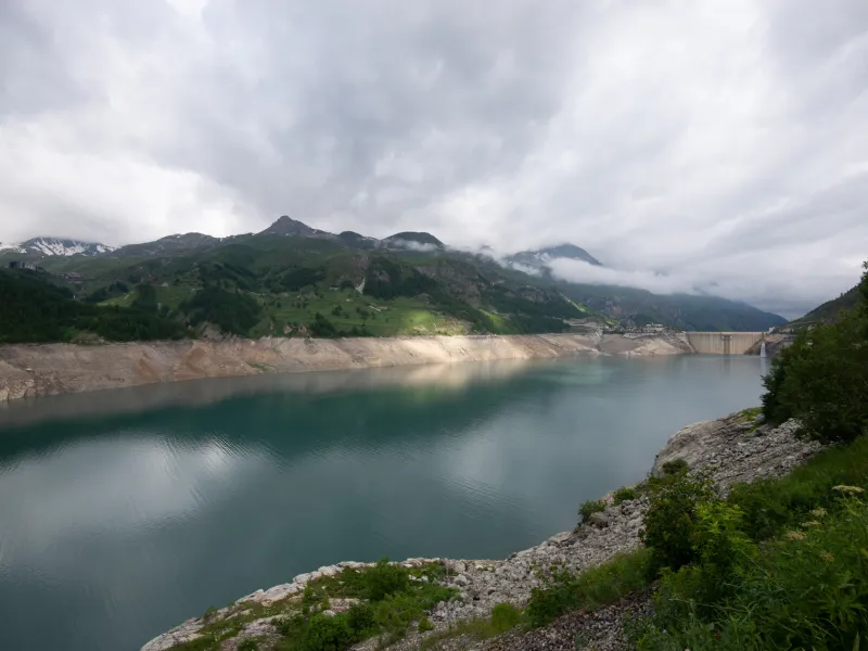 Lac du barrage du Chevril a Tignes