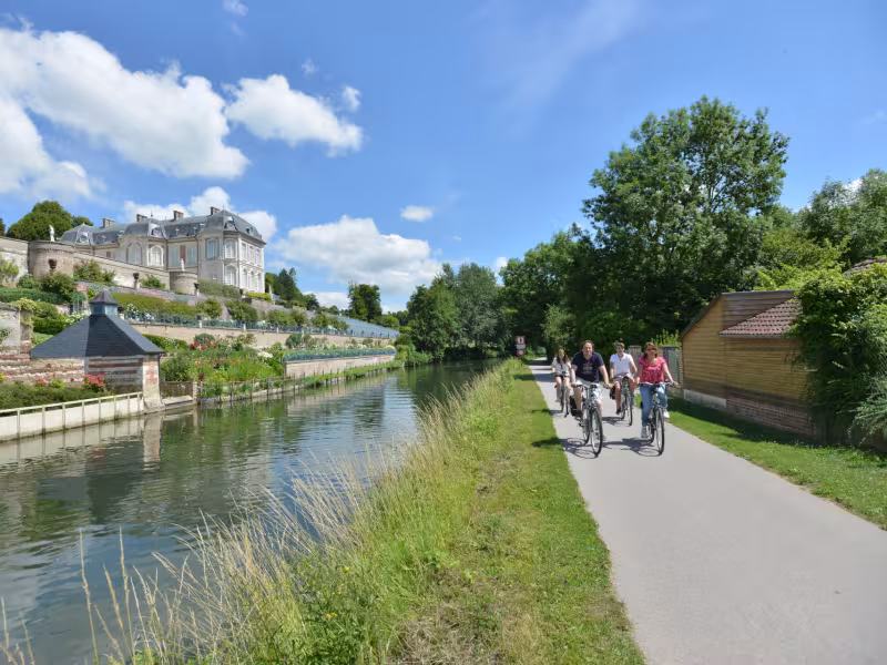 Village de Long, bordé par la Somme