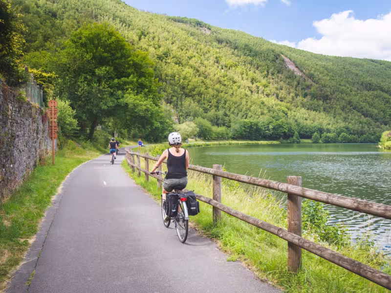 Voie verte sur l'itinéraire de la Meuse à vélo vers Monthermé