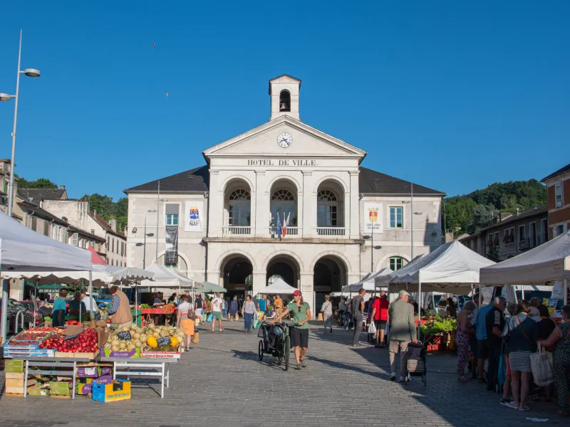 Place du Marché à Nay