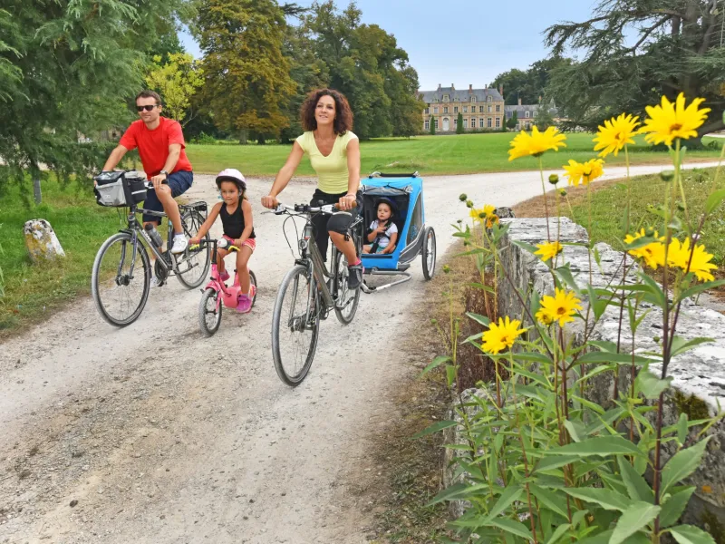 À vélo dans le parc du château de Mézières lez Cléry 