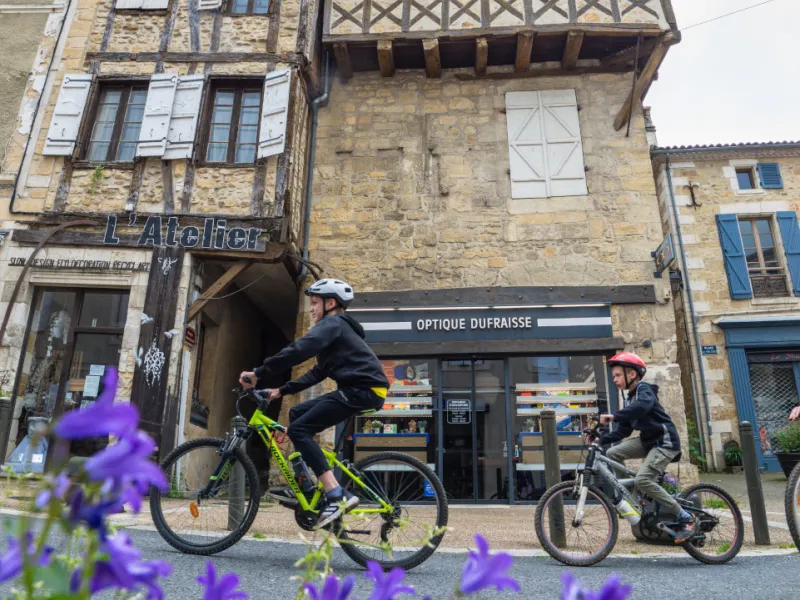 Ruelles de Thiviers à vélo