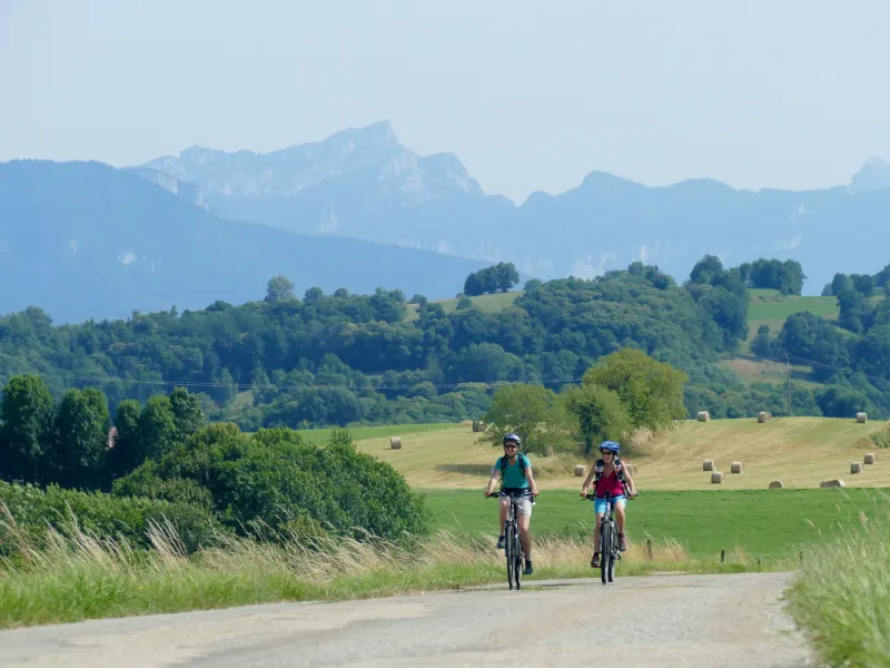 À vélo sur les routes de l'avant Pays Savoyard