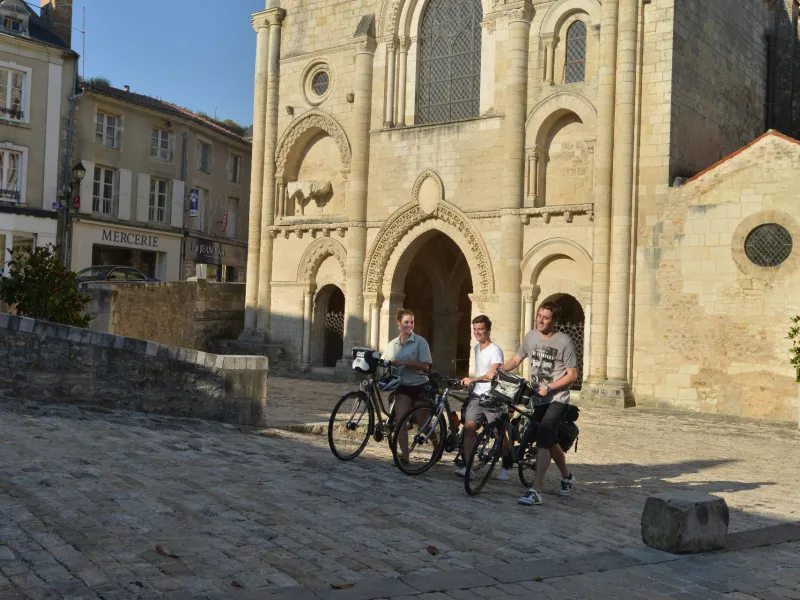 Porche de l'Eglise à Airvault