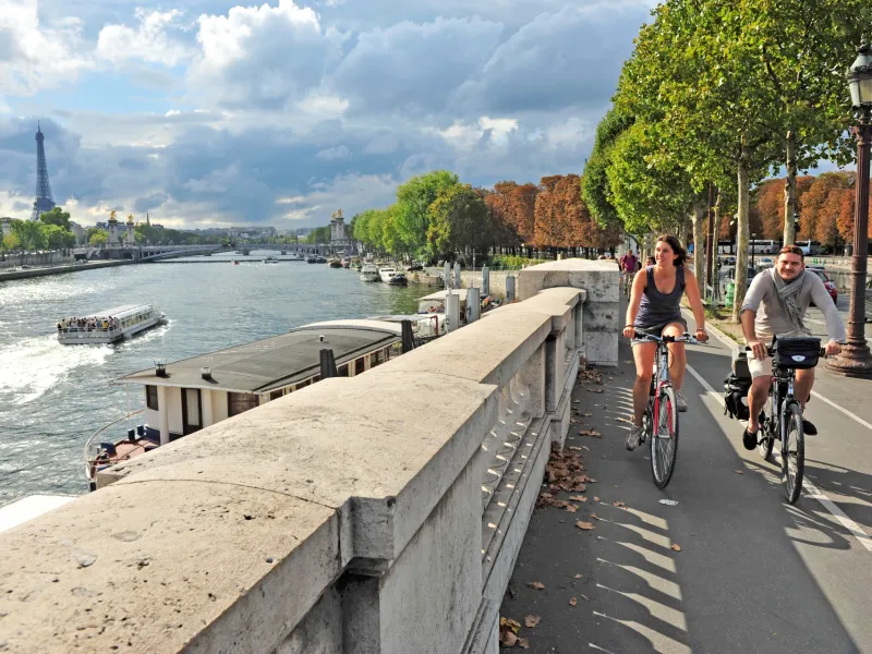 Départ de l'Avenue Verte à vélo à Paris