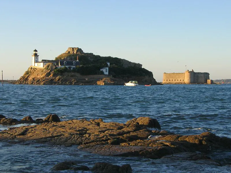 La Baie de Morlaix et le Château du Taureau