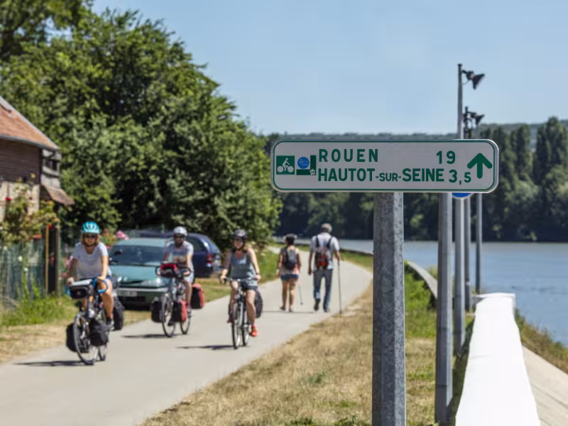 Voie verte de La Seine à Vélo en arrivant à Sahurs